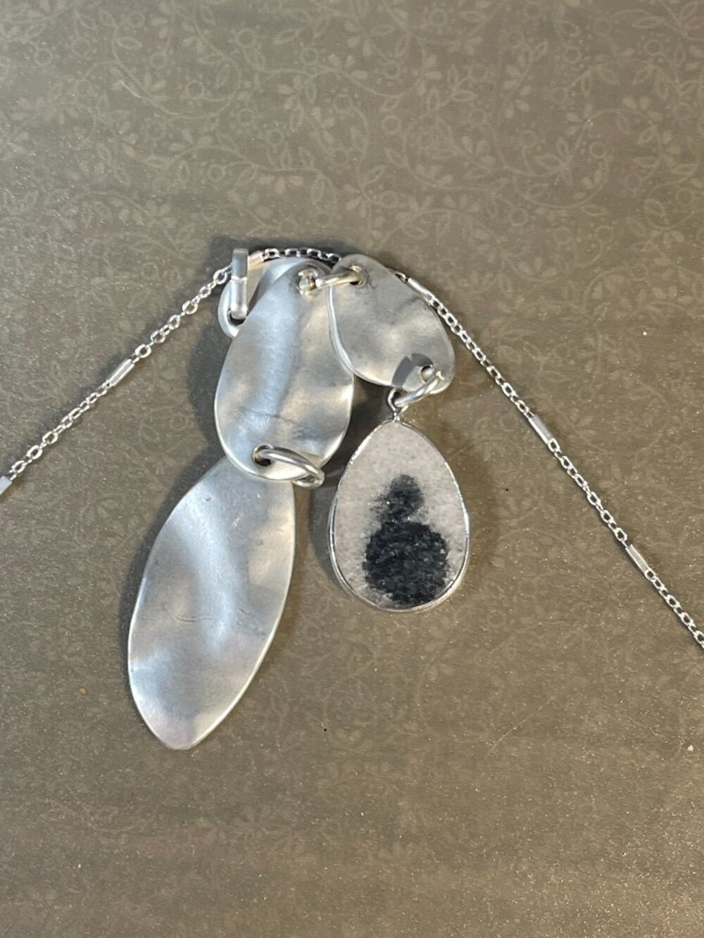 Necklace 32" Silver Chain 4 Siver Disc and a Stone (NOTE) (#2008)